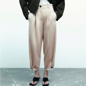 Zara tapered pants⚠️PANTS ARE BEIGE black pants in picture are for reference